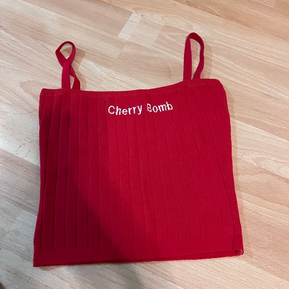Set of red(crop top/bra top/T-shirt) - Picture 3 of 5
